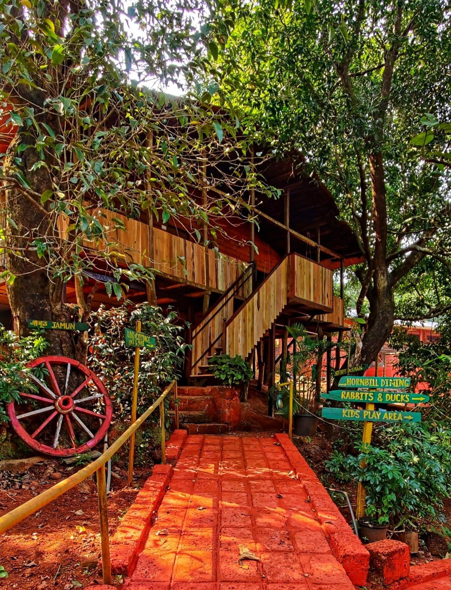 Amrutes' Nisarga Sahavas Villa Dāpoli Rum bild