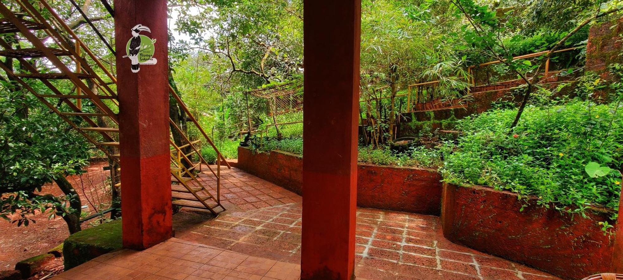 Amrutes' Nisarga Sahavas Villa Dāpoli Rum bild