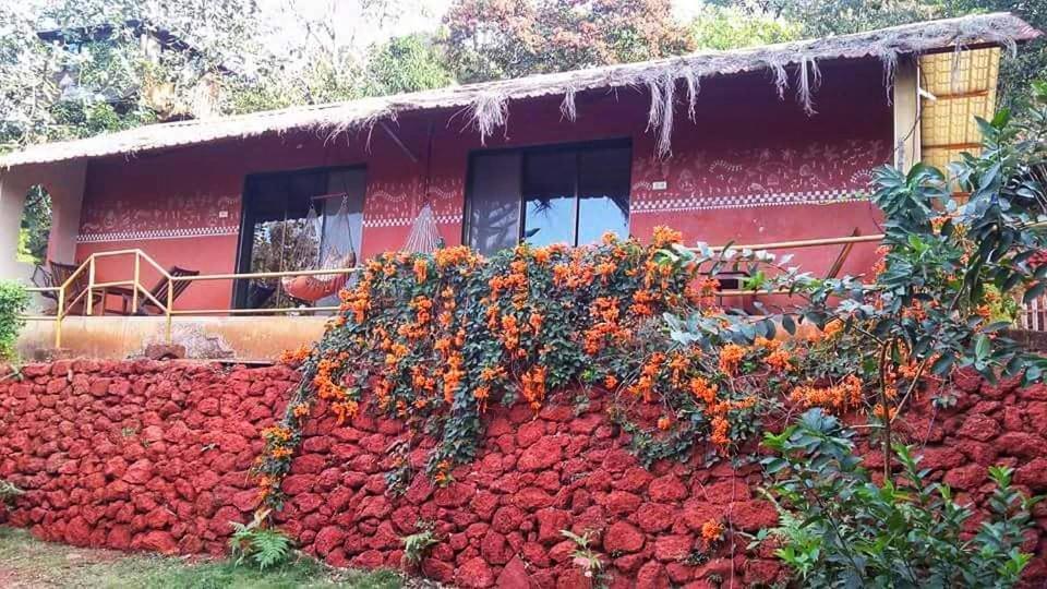 Amrutes' Nisarga Sahavas Villa Dāpoli Rum bild